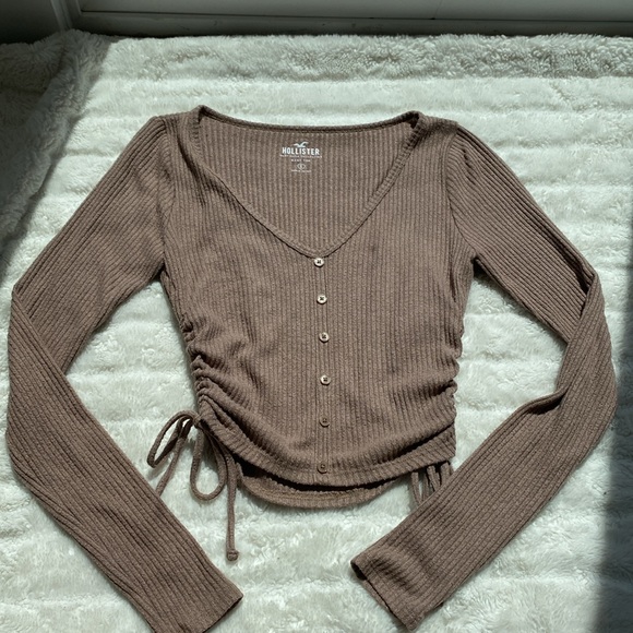 Hollister, Women’s “must have collection” Long sleeve Baby tee bundle - Picture 3 of 8